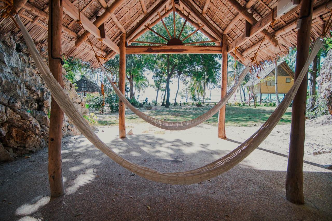 Sangat Island Dive Resort Coron Bagian luar foto