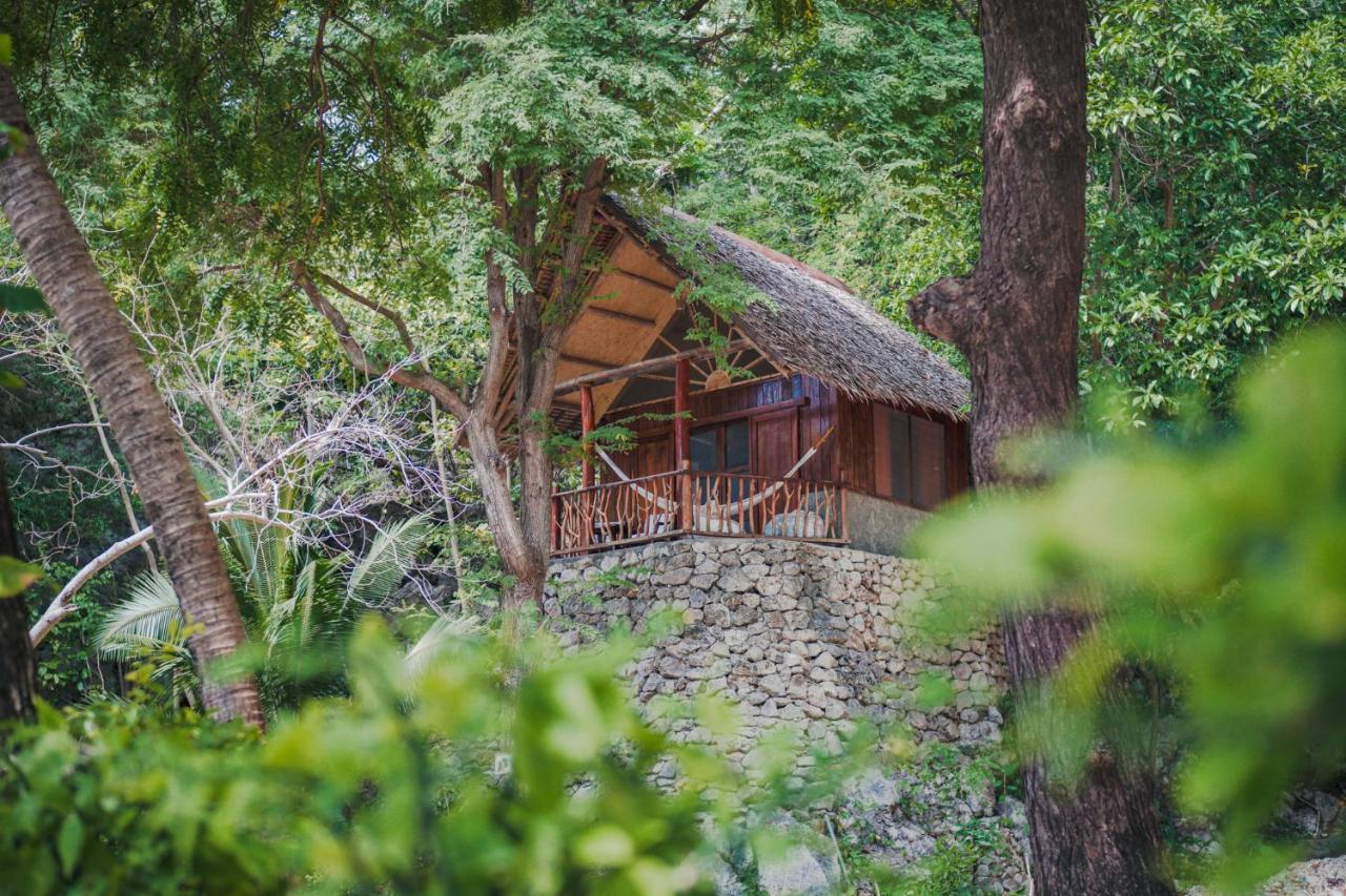 Sangat Island Dive Resort Coron Bagian luar foto