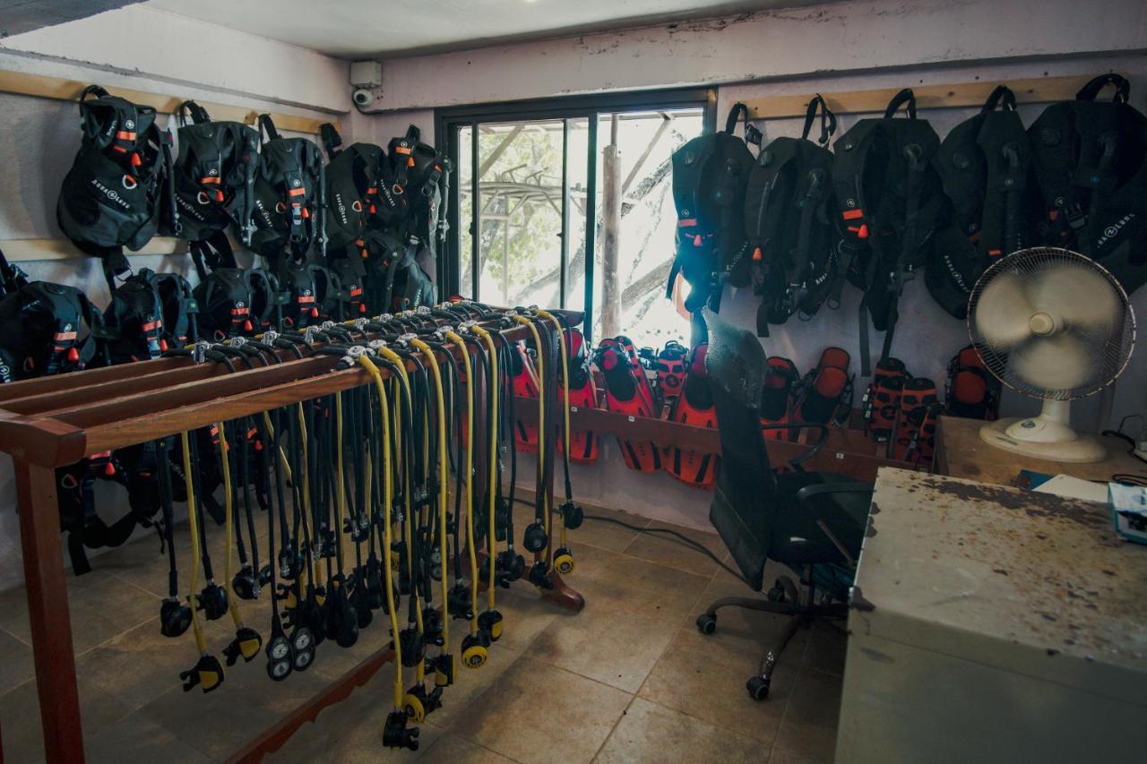 Sangat Island Dive Resort Coron Bagian luar foto