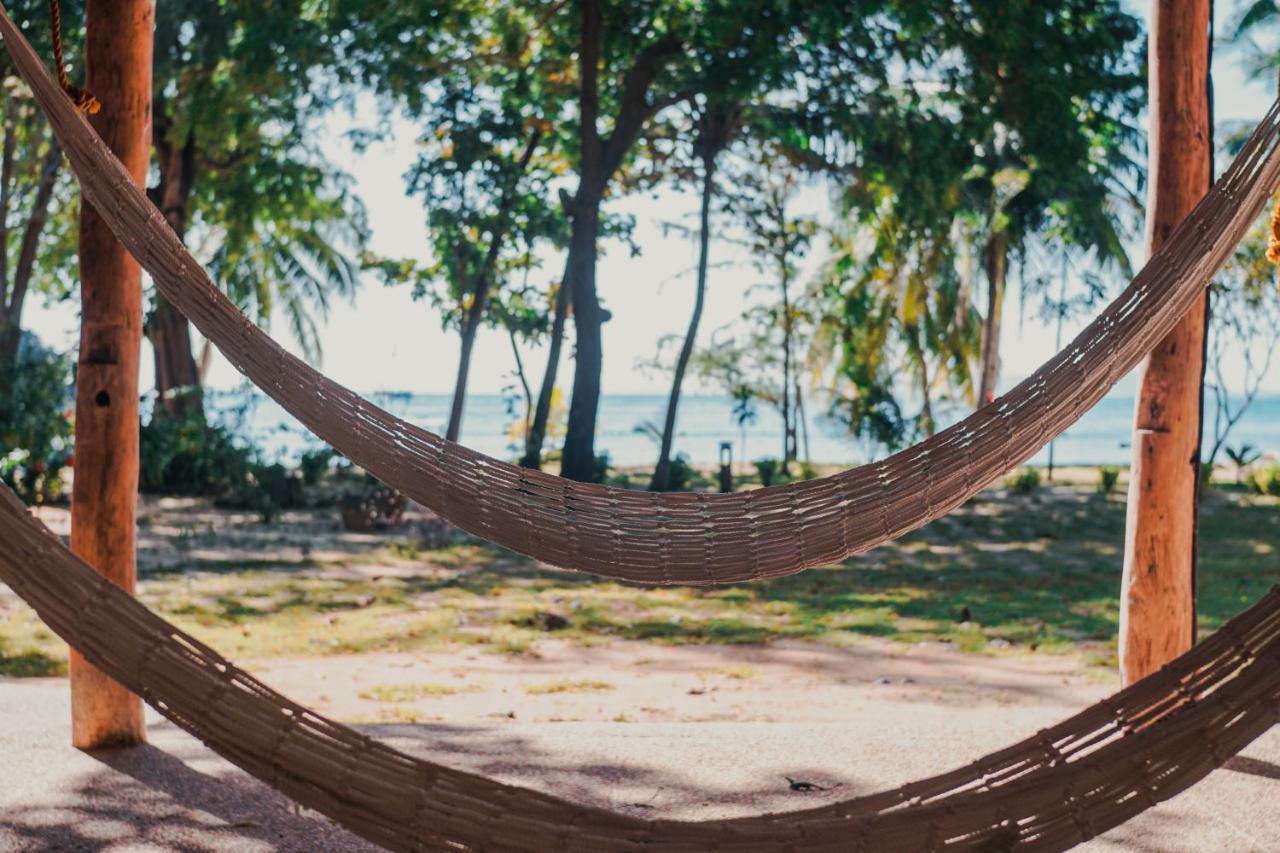 Sangat Island Dive Resort Coron Bagian luar foto