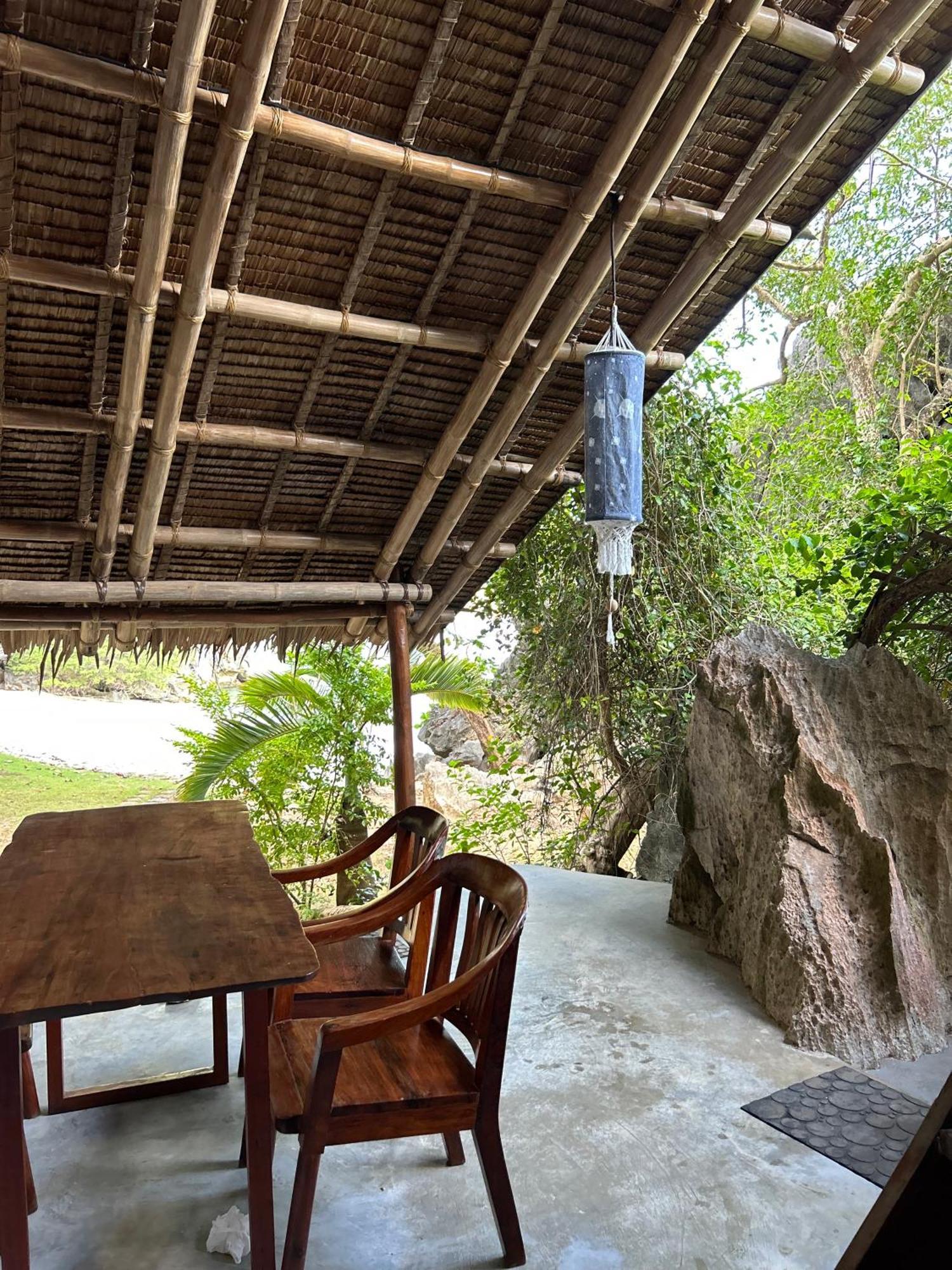 Sangat Island Dive Resort Coron Bagian luar foto