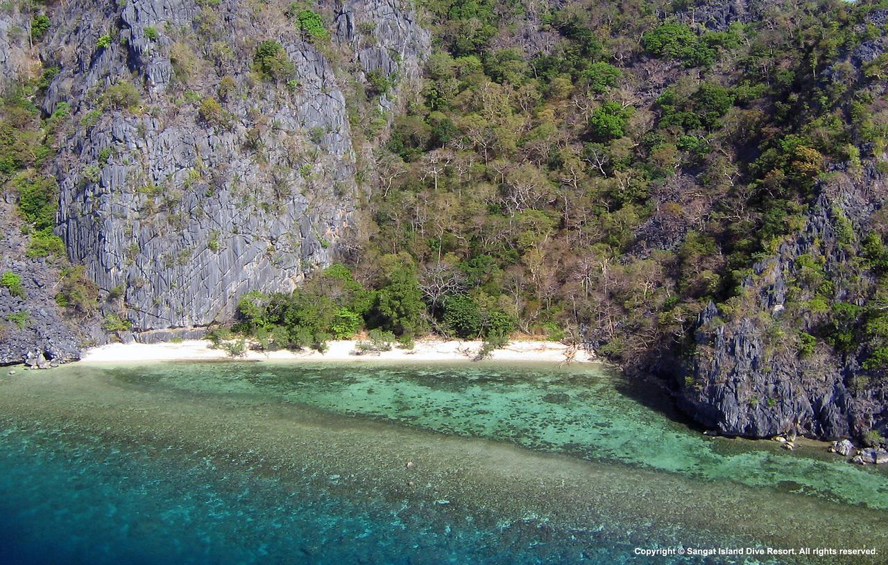 Sangat Island Dive Resort Coron Bagian luar foto